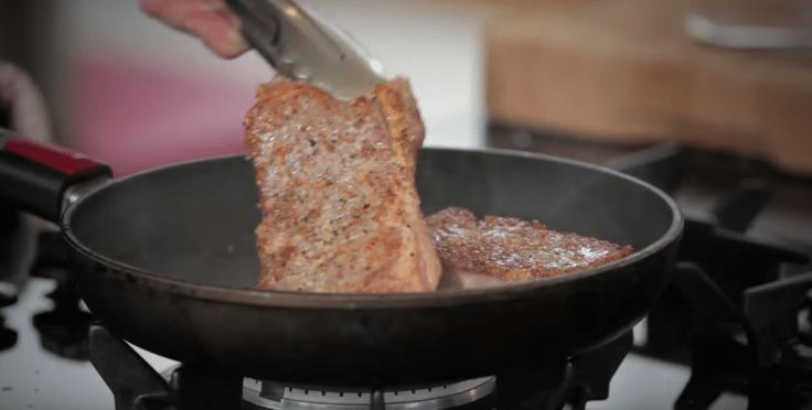 How to Cook Steak in a Non Stick Pan Without Sticking