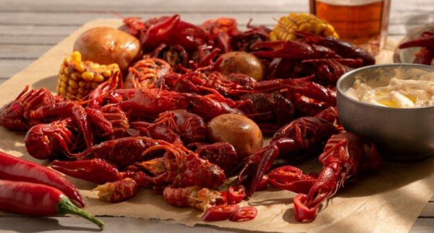 How to Prepare Frozen Cooked Crawfish for Meals & Recipes